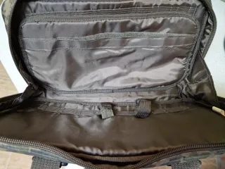 Bolso para picas y alarmas de pesca .