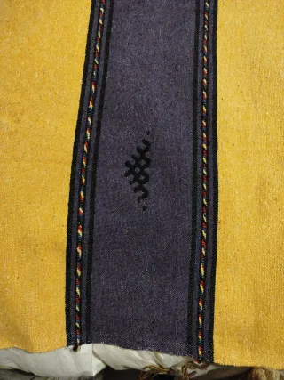 Alfombra Kilim de algodón amarilla y morada