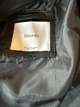 Cazadora tipo piel, corte amplio