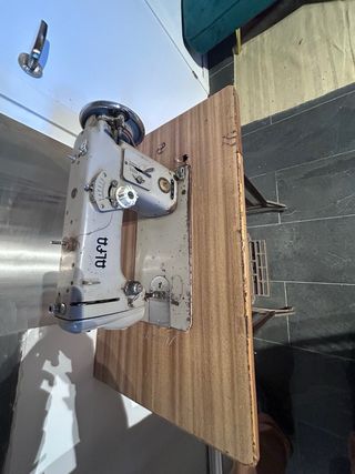 Máquina de coser Alfa vintage