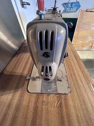 Máquina de coser Alfa vintage