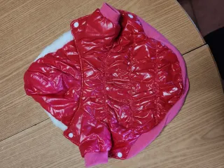 Cappottino per cane rosa con pelliccia