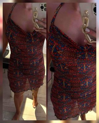 Vestido ajustado playero marrón.