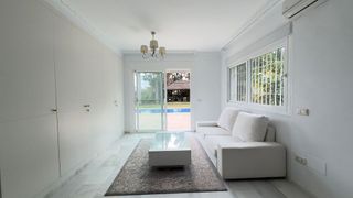 Chalet en alquiler en Elviria en Marbella