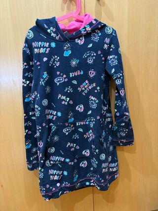 Vestido sudadera con capucha estampado