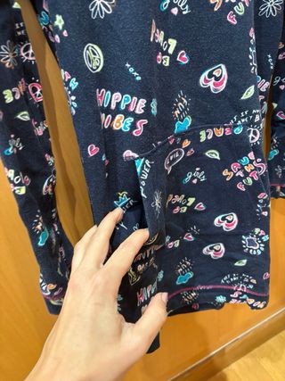 Vestido sudadera con capucha estampado