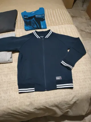 Lote 6 sudaderas niño T 10-12. Con y sin capucha.