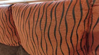 Sofá de 3 plazas marrón y naranja