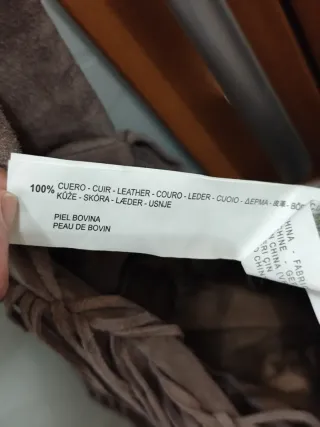 Bolso de ante con flecos, Zara.