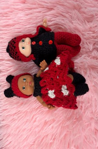 Lote de 12 muñecas tejidas a mano