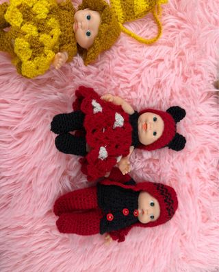 Lote de 12 muñecas tejidas a mano