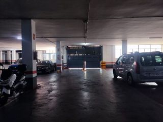 Garaje en venta en Can Serra en Hospitalet de Llobregat, L´