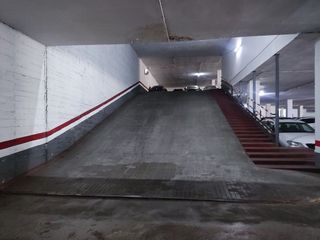 Garaje en venta en Can Serra en Hospitalet de Llobregat, L´