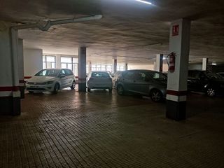 Garaje en venta en Can Serra en Hospitalet de Llobregat, L´