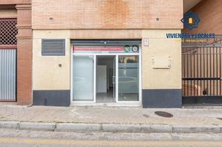 Local comercial en venta en Cervantes en Granada
