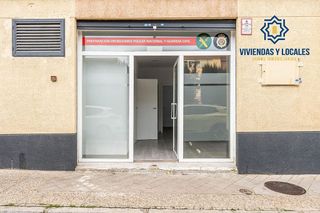 Local comercial en venta en Cervantes en Granada