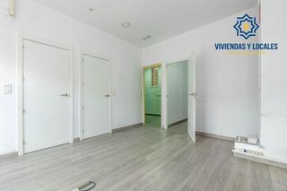 Local comercial en venta en Cervantes en Granada