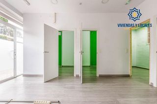 Local comercial en venta en Cervantes en Granada