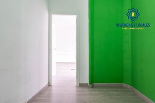 Local comercial en venta en Cervantes en Granada