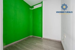 Local comercial en venta en Cervantes en Granada
