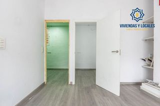 Local comercial en venta en Cervantes en Granada