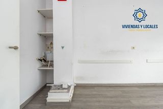 Local comercial en venta en Cervantes en Granada