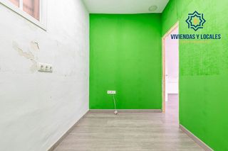 Local comercial en venta en Cervantes en Granada