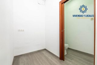 Local comercial en venta en Cervantes en Granada
