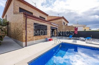 Chalet en venta en Les Creus-Can Feliu de Merola-Can Moré en Pineda de Mar