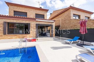 Chalet en venta en Les Creus-Can Feliu de Merola-Can Moré en Pineda de Mar