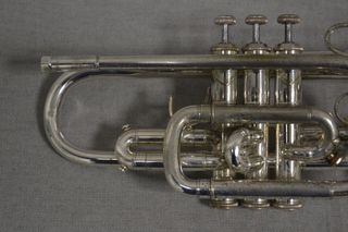 Corneta Bach Stradivarius 181-37 Plateada