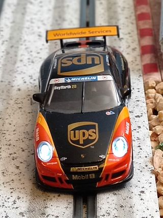 Coche de slot Scalextric Porsche 911 GT3 UPS