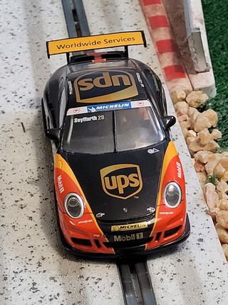 Coche de slot Scalextric Porsche 911 GT3 UPS