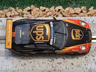 Coche de slot Scalextric Porsche 911 GT3 UPS