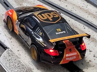 Coche de slot Scalextric Porsche 911 GT3 UPS