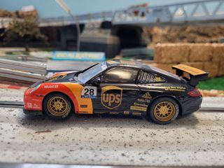 Coche de slot Scalextric Porsche 911 GT3 UPS