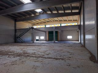 Nave industrial en alquiler en Peraleda de la Mata