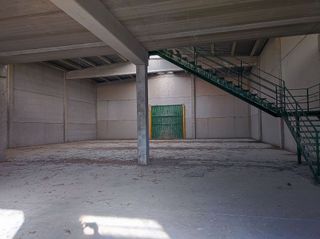 Nave industrial en alquiler en Peraleda de la Mata