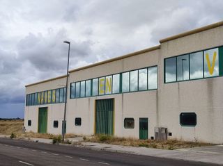 Nave industrial en alquiler en Peraleda de la Mata