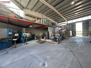 Nave industrial en venta en Loeches