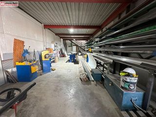 Nave industrial en venta en Loeches