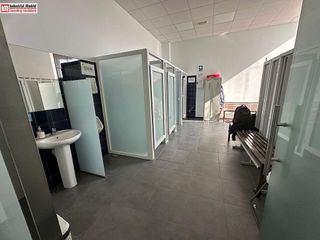 Nave industrial en venta en Loeches