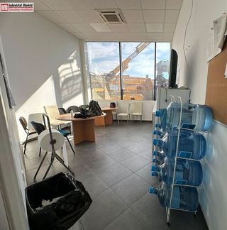 Nave industrial en venta en Loeches