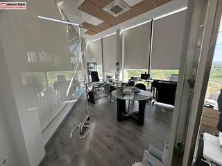 Nave industrial en venta en Loeches