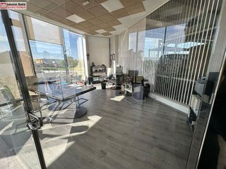 Nave industrial en venta en Loeches