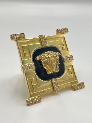 SELLO MEDUSA ONIX Y CORCONITAS. ORO 18K