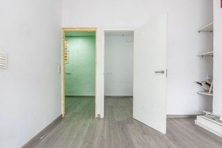 Local comercial en venta en Cervantes en Granada