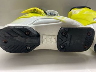 Botas de esquí infantiles blancas y amarillas