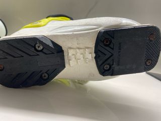 Botas de esquí infantiles blancas y amarillas