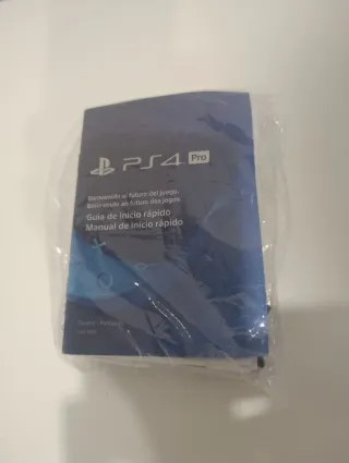 PS4 Pro + 2 Giochi + 1 Controller (Difetto Joystick)